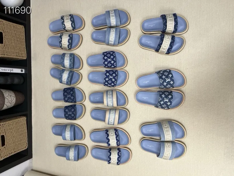 P320💰[New model] Long-term availability, 2025 new model, couple model [LOUlS VUlTTON] comes with drawer box, bag, card, invoice "Louis Vuitton ~ unique modern sandals. 》LV counter purchasing 🏃Men's and women's casual slippers, sold at the same time at the counter, the original old flower material upper is soft and comfortable, (refuses to discolor and rub the feet) sole: original factory special combination original sole, code number: 35--46 4 multiple colors 🉑️ to choose from